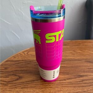 Stanley 30oz Vivid Violet Reverb Tumbler